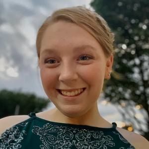 Meet your Posher, Alicia